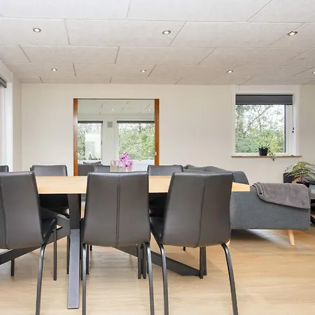 8 Person In Skjern-by Traum *